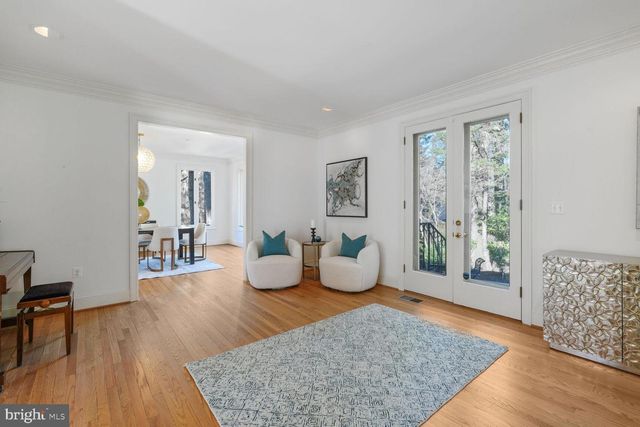 4711 FOXHALL CRES NW, Washington, DC 20007