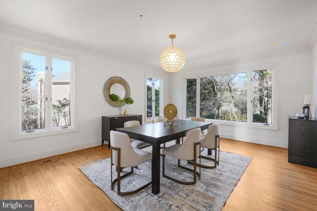 4711 FOXHALL CRES NW, Washington, DC 20007