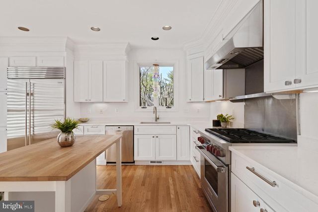 4711 FOXHALL CRES NW, Washington, DC 20007