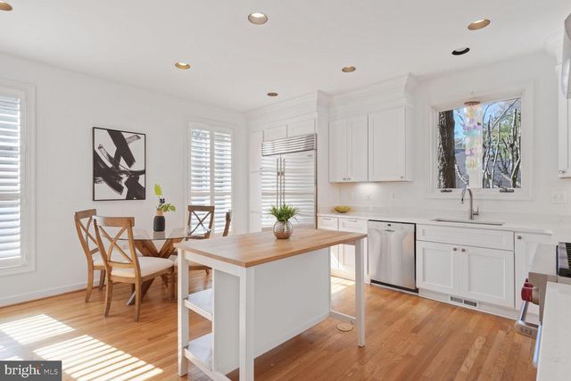 4711 FOXHALL CRES NW, Washington, DC 20007