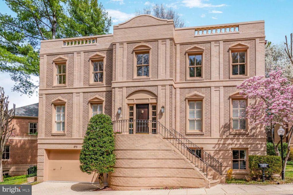 4711 FOXHALL CRES NW, Washington, DC 20007