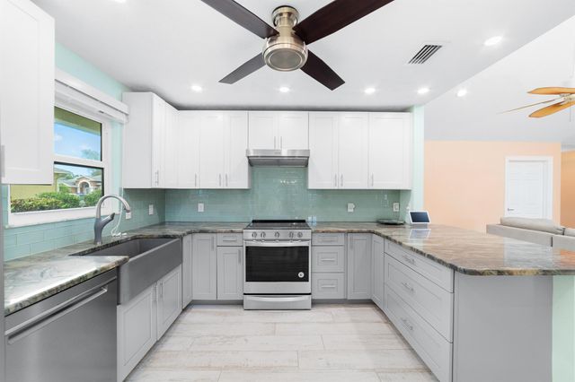 2907 SW Boxwood Circle, Port St Lucie, FL 34953
