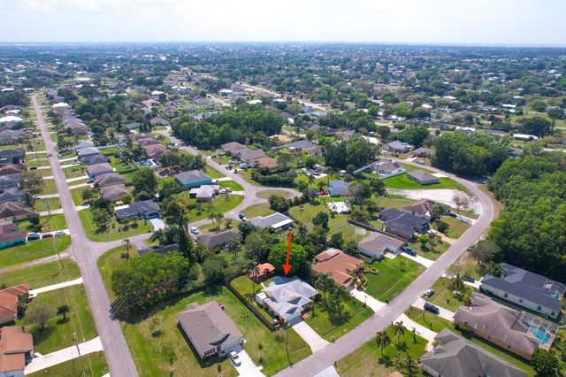 2907 SW Boxwood Circle, Port St Lucie, FL 34953