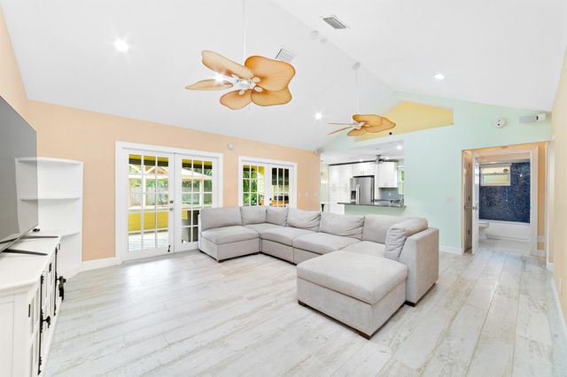 2907 SW Boxwood Circle, Port St Lucie, FL 34953