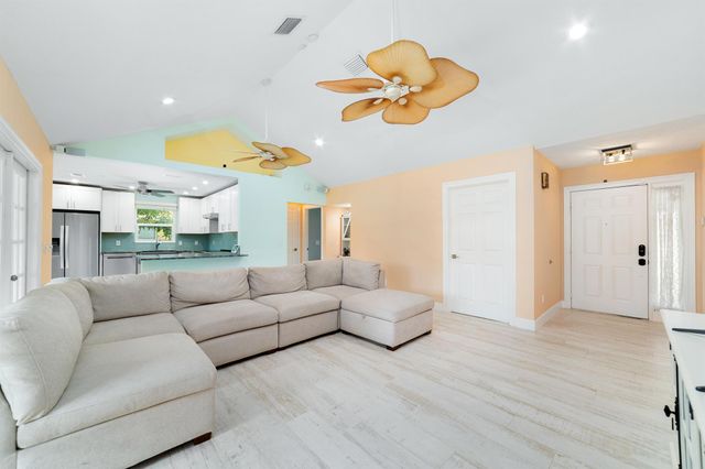 2907 SW Boxwood Circle, Port St Lucie, FL 34953