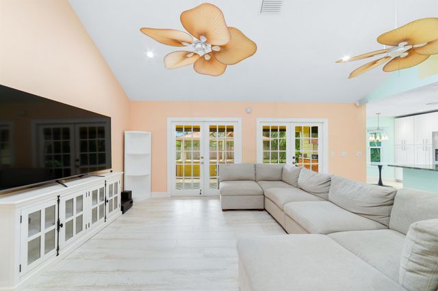 2907 SW Boxwood Circle, Port St Lucie, FL 34953