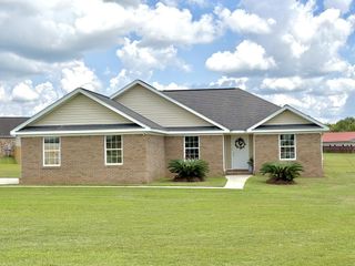 2371 Glen Lawrence Rd, Cowarts, AL 36321
