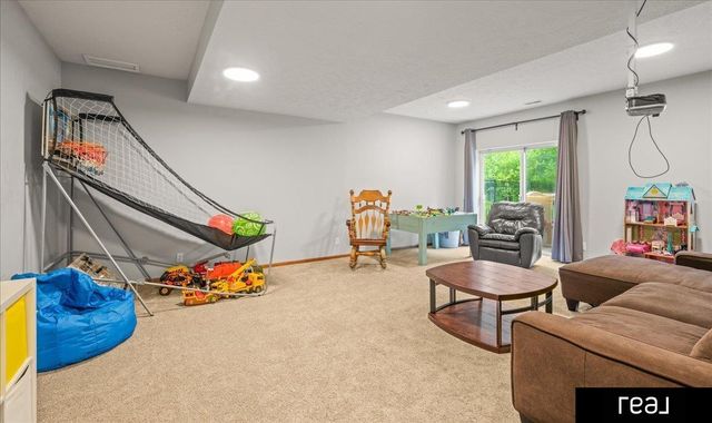 2923 Blackhawk Drive, Bellevue, NE 68123