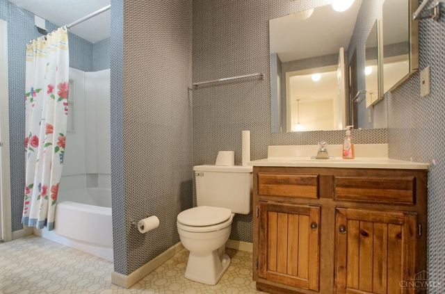 1049 Stratford Court, Loveland, OH 45140