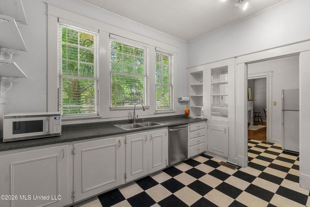 410 4th Avenue, Hattiesburg, MS 39401