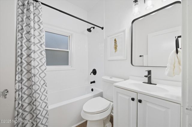 1044 Hawk Street, Toledo, OH 43612