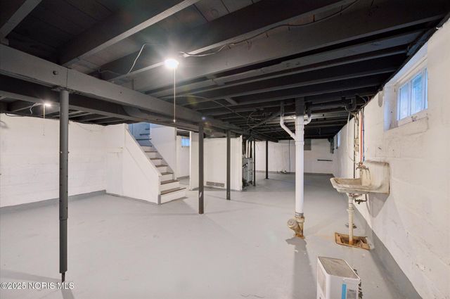 1044 Hawk Street, Toledo, OH 43612