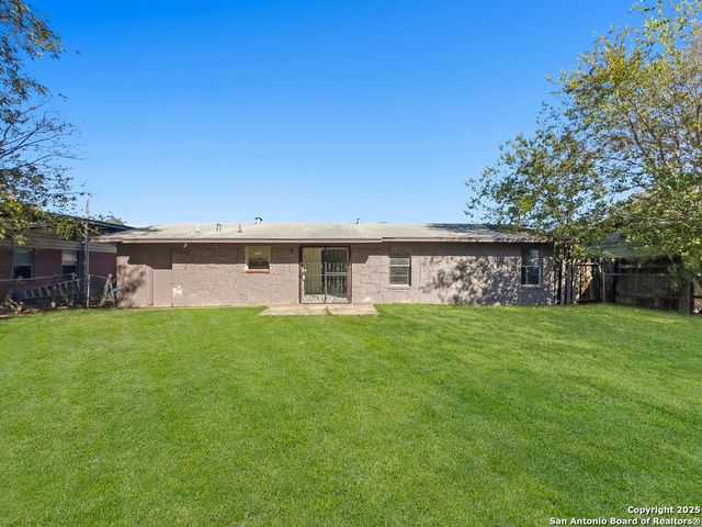 7702 Cartwheel Ln, San Antonio, TX 78227