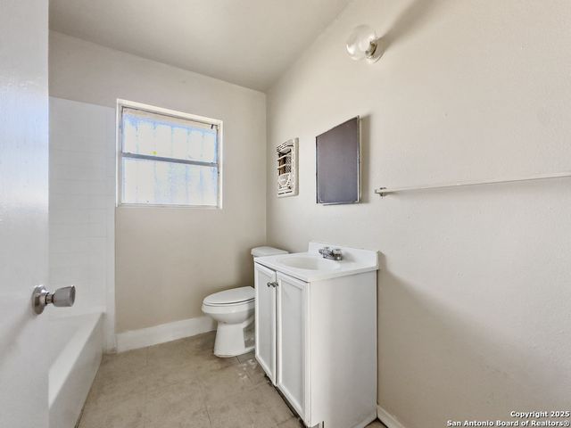 7702 Cartwheel Ln, San Antonio, TX 78227