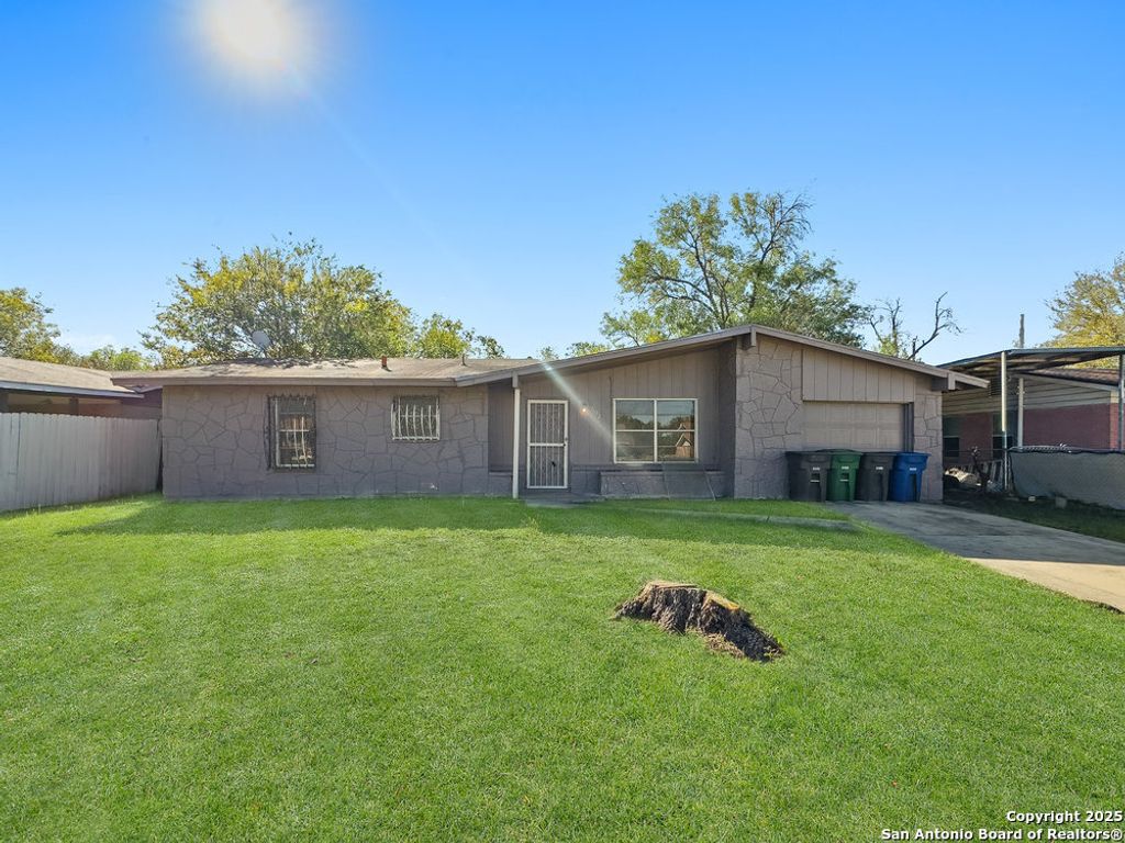 7702 Cartwheel Ln, San Antonio, TX 78227