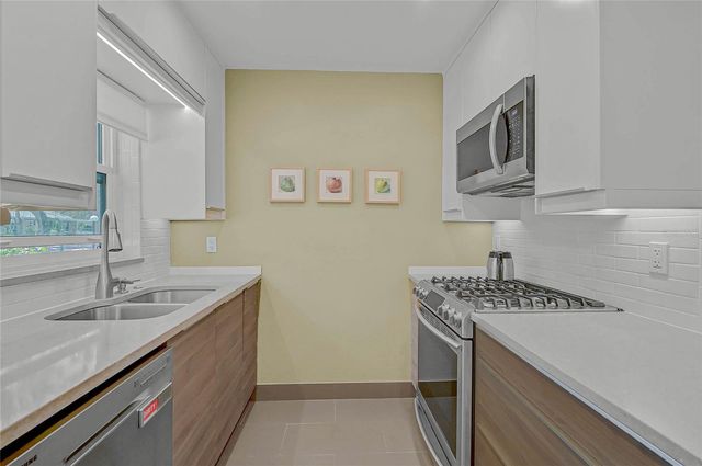 5033 VILLAGE GARDENS DRIVE 24, Sarasota, FL 34234
