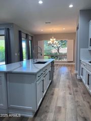 2852 E ROBIN Lane E, Phoenix, AZ 85050