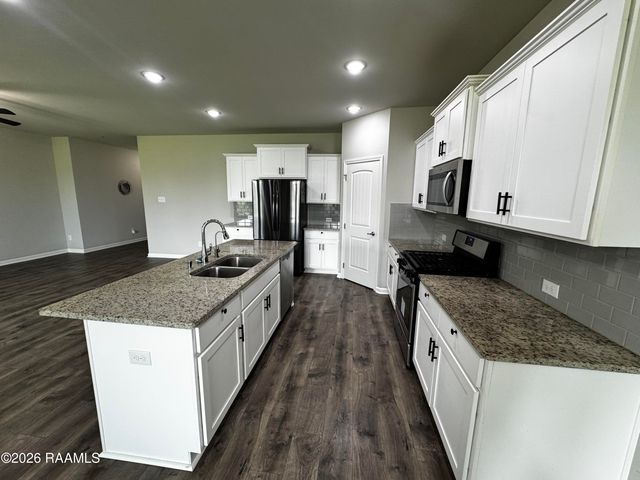 202 Rue Cordorcet, Youngsville, LA 70592