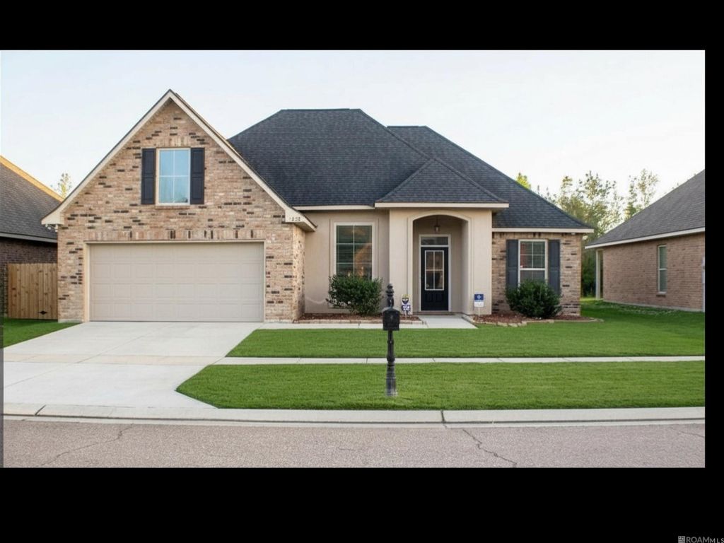 1322 Pine Bluff Ave, Zachary, LA 70791