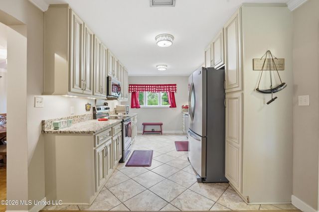 6825 Shore Drive, Ocean Springs, MS 39564