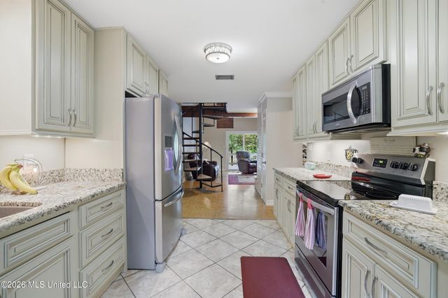 6825 Shore Drive, Ocean Springs, MS 39564