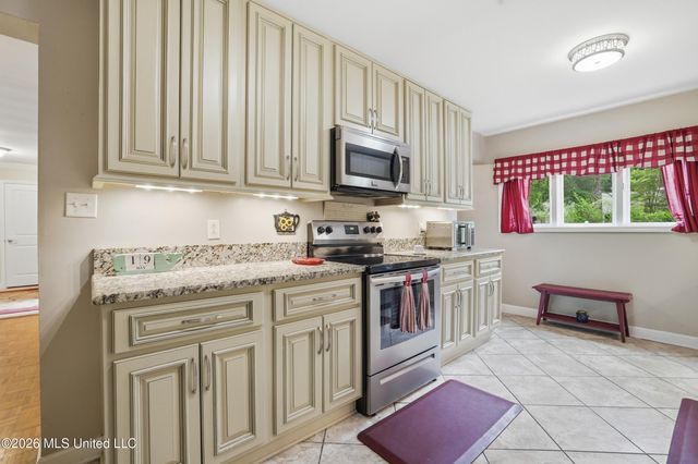6825 Shore Drive, Ocean Springs, MS 39564