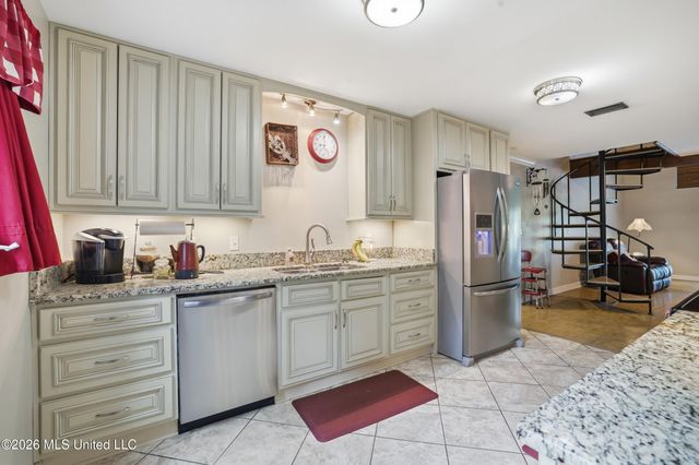 6825 Shore Drive, Ocean Springs, MS 39564