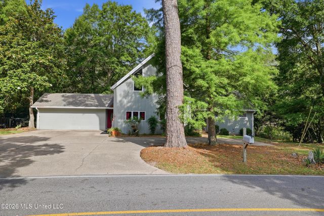 6825 Shore Drive, Ocean Springs, MS 39564