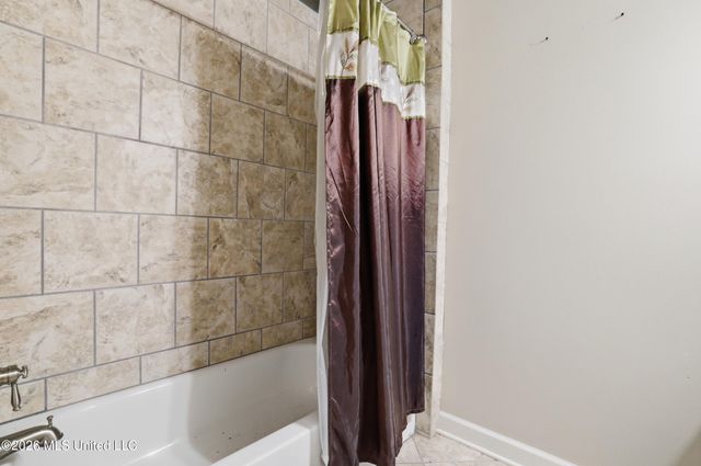 6825 Shore Drive, Ocean Springs, MS 39564