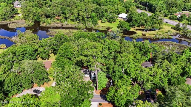 6825 Shore Drive, Ocean Springs, MS 39564