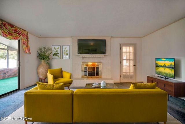 2824 Langdon Dr, Louisville, KY 40241