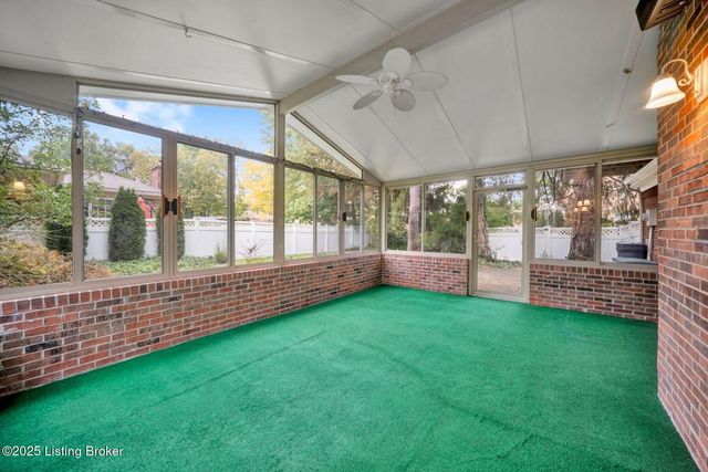 2824 Langdon Dr, Louisville, KY 40241