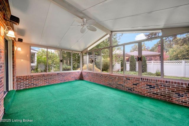 2824 Langdon Dr, Louisville, KY 40241