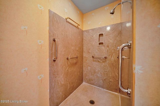 2824 Langdon Dr, Louisville, KY 40241