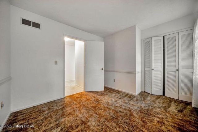 2824 Langdon Dr, Louisville, KY 40241