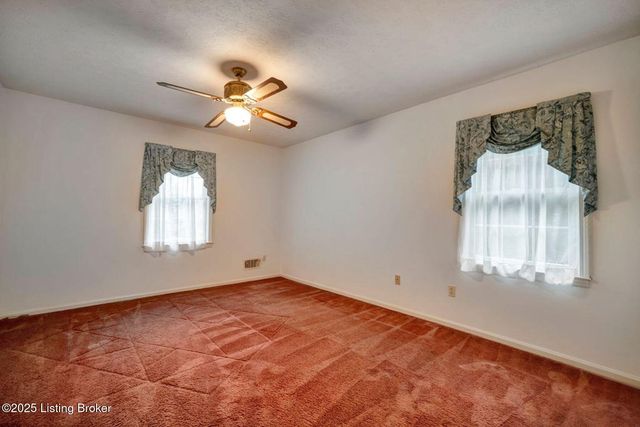 2824 Langdon Dr, Louisville, KY 40241