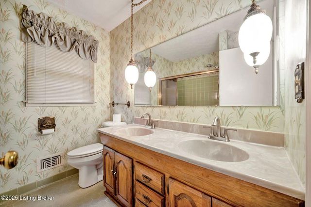 2824 Langdon Dr, Louisville, KY 40241