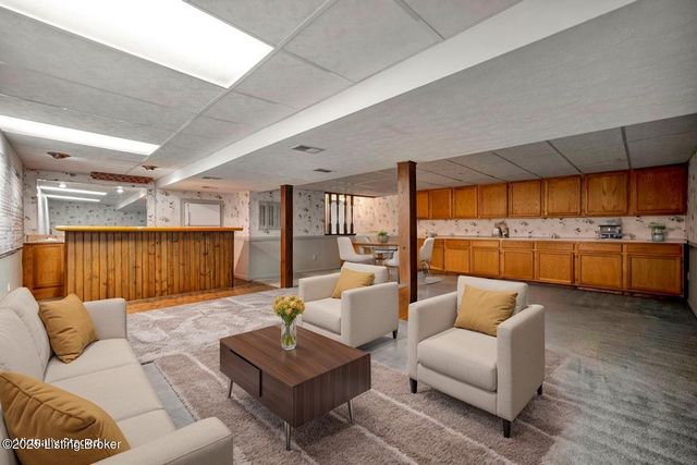 2824 Langdon Dr, Louisville, KY 40241