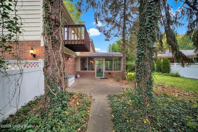 2824 Langdon Dr, Louisville, KY 40241