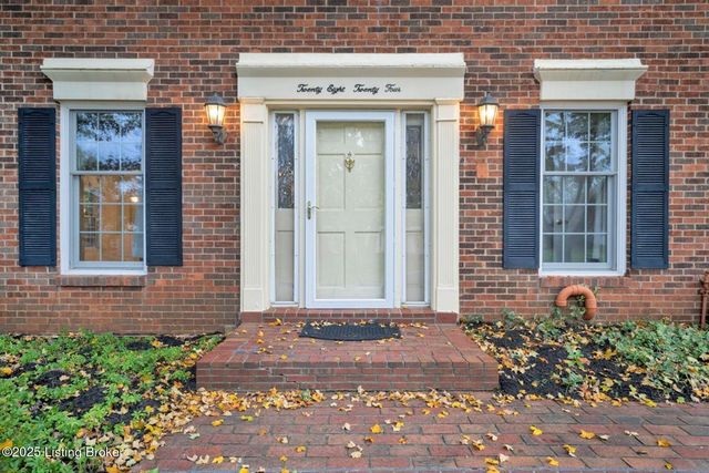 2824 Langdon Dr, Louisville, KY 40241