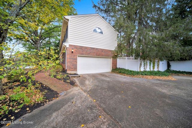 2824 Langdon Dr, Louisville, KY 40241