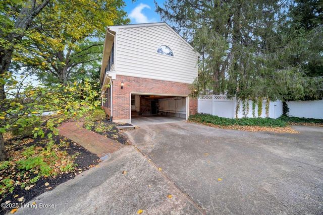 2824 Langdon Dr, Louisville, KY 40241