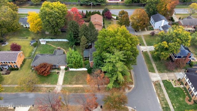 2824 Langdon Dr, Louisville, KY 40241