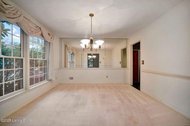 2824 Langdon Dr, Louisville, KY 40241