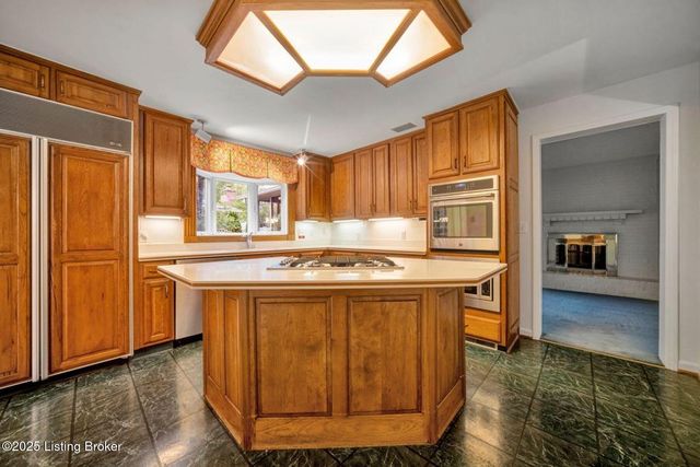 2824 Langdon Dr, Louisville, KY 40241