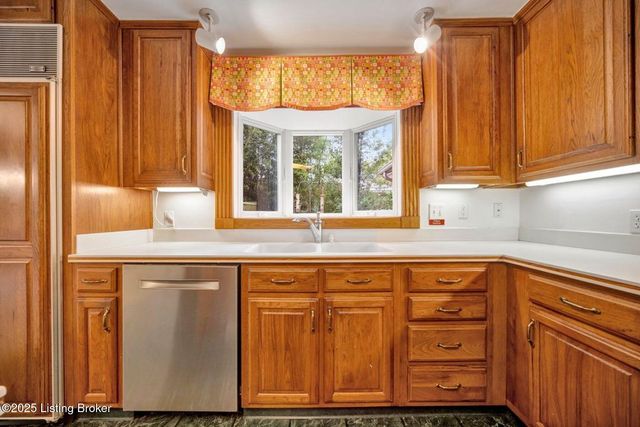 2824 Langdon Dr, Louisville, KY 40241