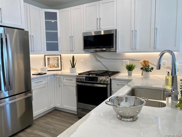 148 south front Street PH318, Farmingdale, NY 11735