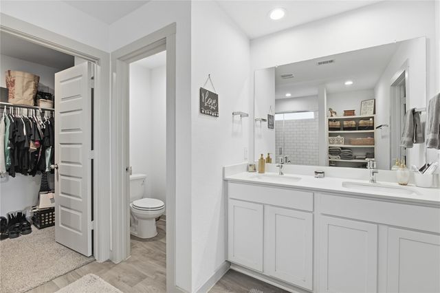 130 Lakeway Circle, Anahuac, TX 77514