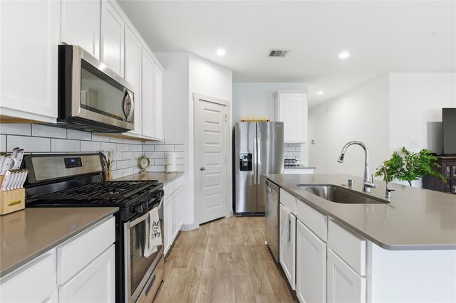 130 Lakeway Circle, Anahuac, TX 77514