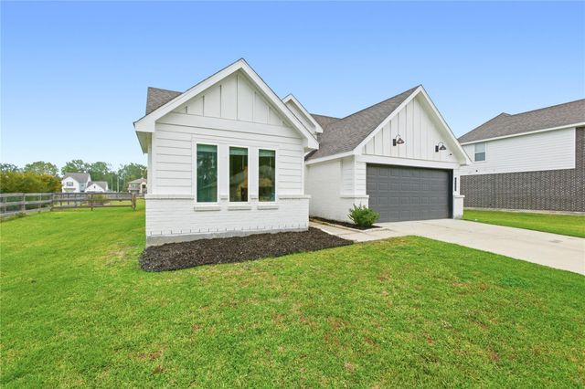 130 Lakeway Circle, Anahuac, TX 77514